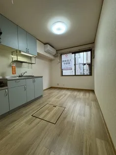 Y’sAP厨川の居間