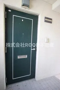 サースマンション【3階】の玄関