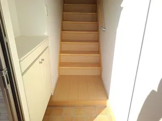 ミューズA【2階】の玄関