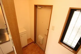 サンシャインハイツB【1階】の玄関