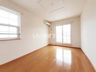 シャトール・タカ I【2階】の居間