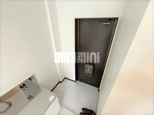 メローハウス【2階】の玄関