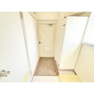 NOVA ERA【2階】の玄関