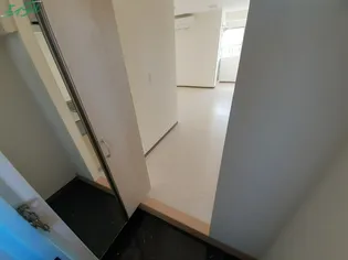 ベース四日市【5階】の玄関