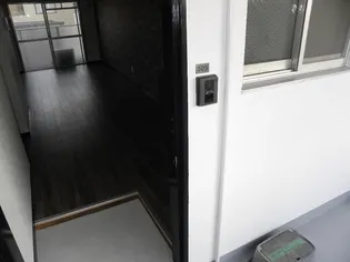 BLOC ASAHI (岩城コーポ)【4階】の玄関