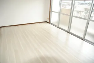 山城ビルA【4階】の居間