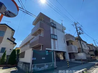 ラヴィエ新宿【1階】の外観