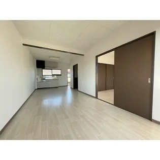 ペルル渡辺【2階】の居間