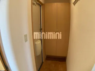 フラワーコート D棟【2階】の玄関