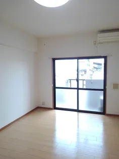 サン トール【2階】の居間