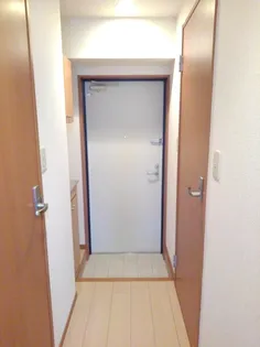 サン トール【2階】の玄関