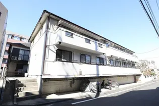 Y Sヴィラ【1階】の外観