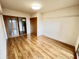 シティフラット中村【4階】の居間