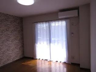 プレジール坂倉II【2階】の居間