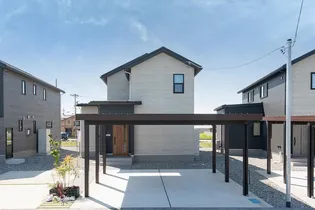 富山県黒部市三日市【一戸建】の外観