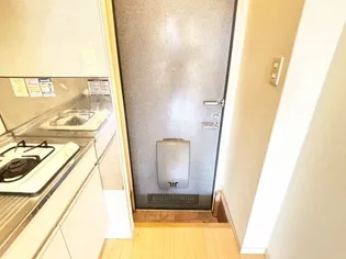 ファミール ファイブ【1階】の玄関