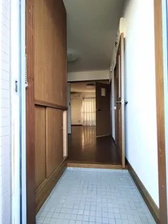 グリーンハイツ札元【3階】の玄関