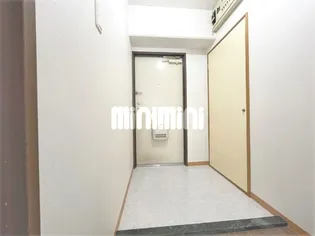 グランレーヴ【1階】の玄関