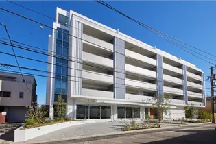 東京都新宿区市谷薬王寺町【マンション】の外観