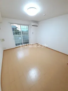 サン・フローラ【1階】の居間