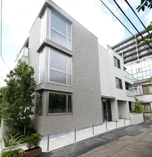 シャーメゾン左門町【3階】の外観