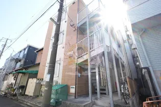神奈川県横浜市金沢区六浦東1【アパート】の外観