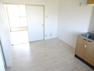 コーポ愛ランド【2階】の居間