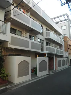 プチグランデラトール【2階】の外観