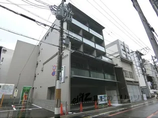 クリスタルガーデン【2階】の外観