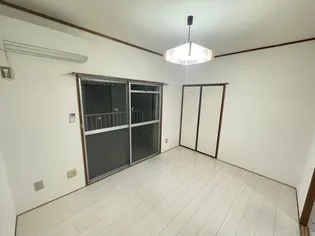 アドニス芝塚【4階】の居間