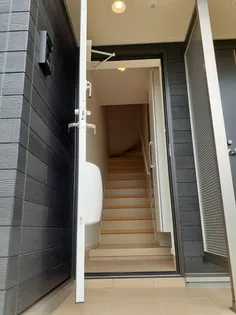 サンシャイン スズ【2階】の玄関