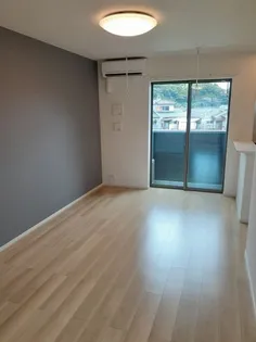 サンシャイン スズ【2階】の居間