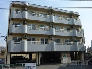 グリーンハイム是政【1階】の外観