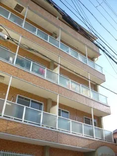 ロイヤルコートナグラ【3階】の外観