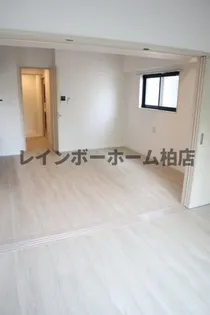 ブラン リリオ【2階】の居間