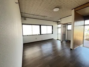 ブルーセルレアン燕吉田【1階】の居間