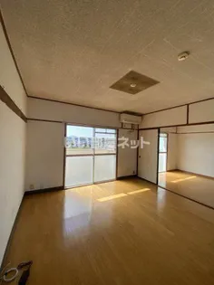 プレジデント津新町【4階】の居間