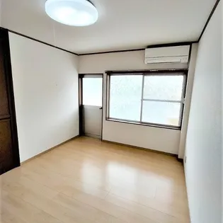 サンフォレスト須佐【3階】の居間