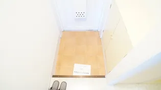 鷹跡マンション【1階】の玄関