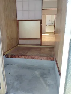 ブルーセルレアン燕吉田【1階】の玄関