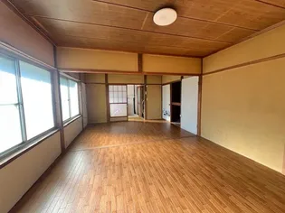 ブルーセルレアン燕吉田【1階】の居間