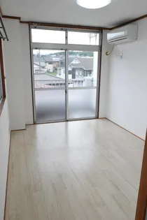 ウィング有馬【1階】の居間