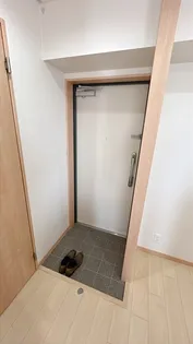 サウスイン西市【5階】の玄関