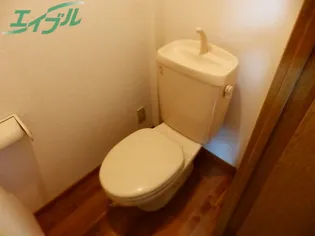 プチモールエイワ【2階】の内装