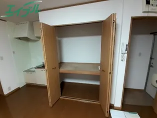 プチモールエイワ【2階】の内装