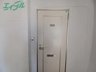 プチモールエイワ【2階】の内装