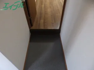 プチモールエイワ【2階】の玄関