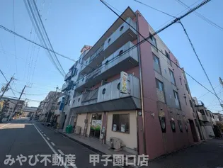 ジュエリーウォールの画像