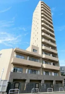クローバー六本木【2階】の外観