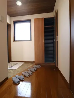 ロイヤルプレイス010【4階】の玄関